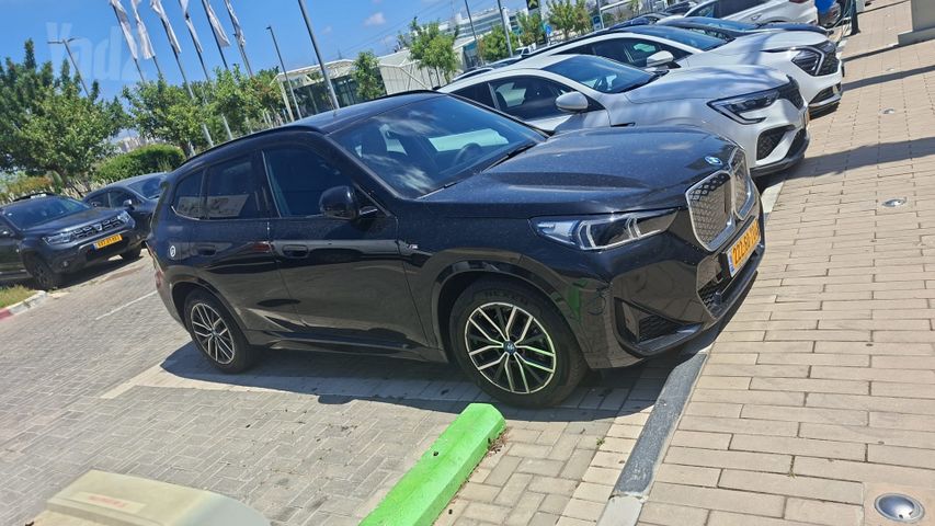 מודעת רכב ב מ וו IX1