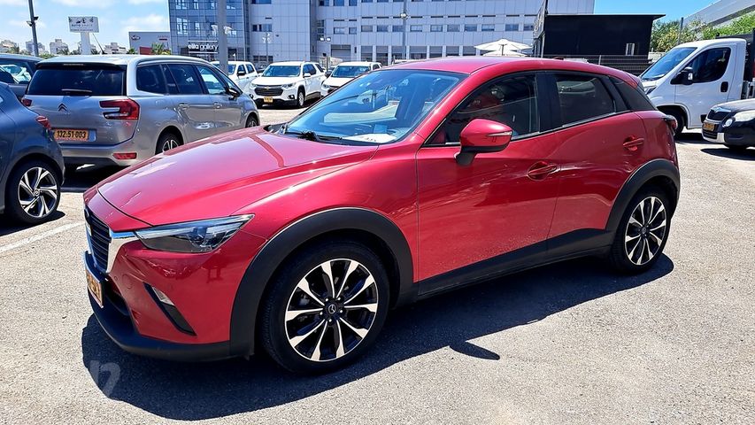 מודעת רכב מאזדה CX-3
