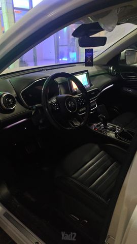 מודעת רכב אם ג'י EHS PHEV
