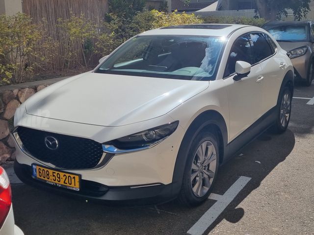 מודעת רכב מאזדה CX-30