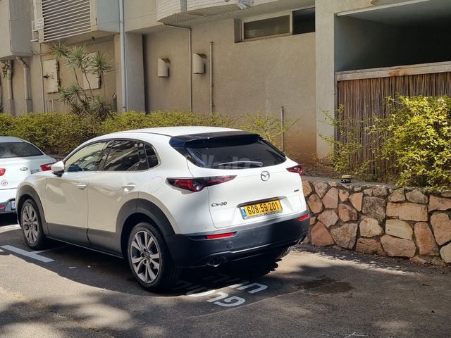 מודעת רכב מאזדה CX-30