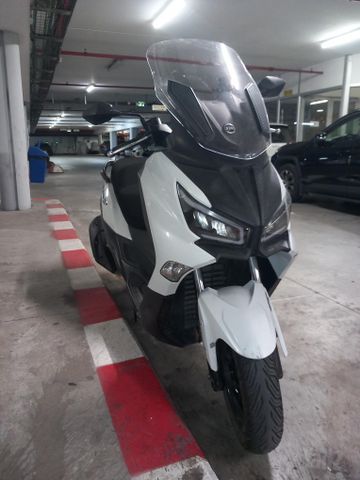 מודעת רכב סאן יאנג ג'וי-מקס Z-300