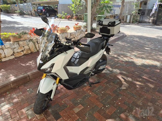 מודעת רכב סאן יאנג ADX400