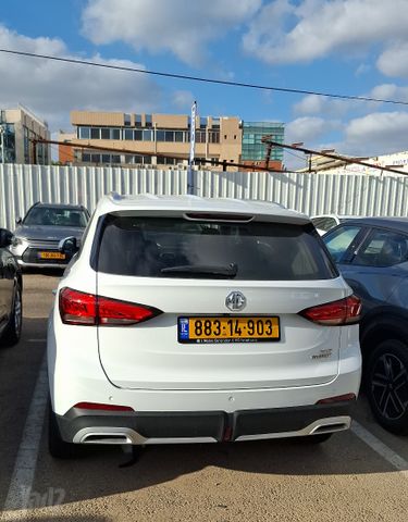 מודעת רכב אם ג'י ZS