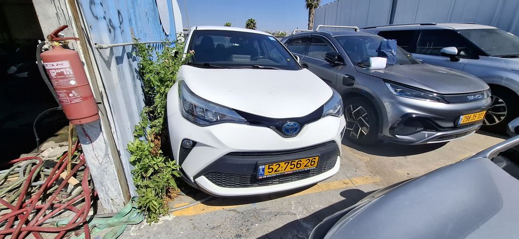 מודעת רכב טויוטה C-HR