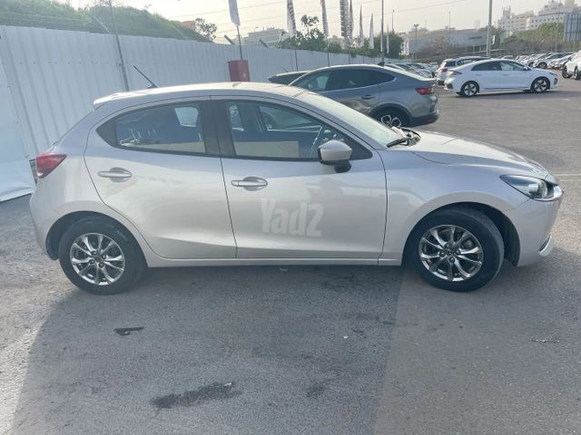 מודעת רכב מאזדה 2 1
