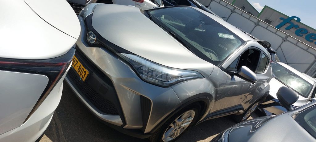 מודעת רכב טויוטה C-HR