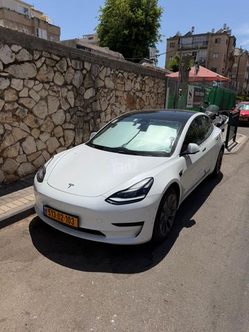 מודעת רכב טסלה מודל 3