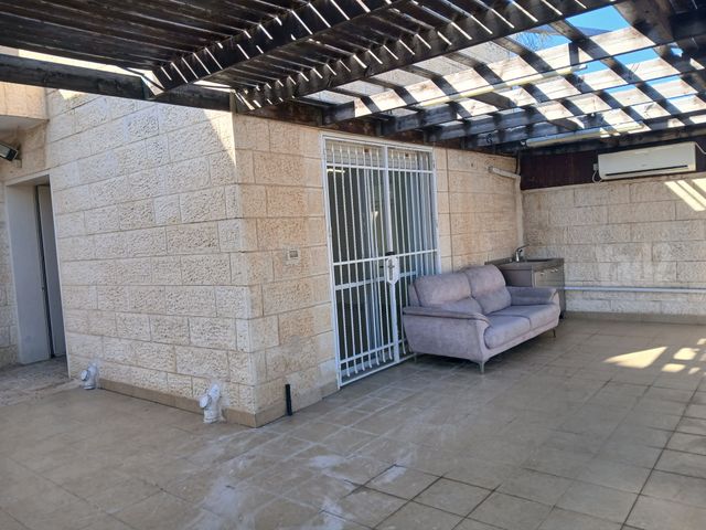 דו משפחתי למכירה בירושלים — 4