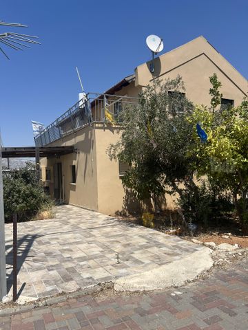 האחדות 1