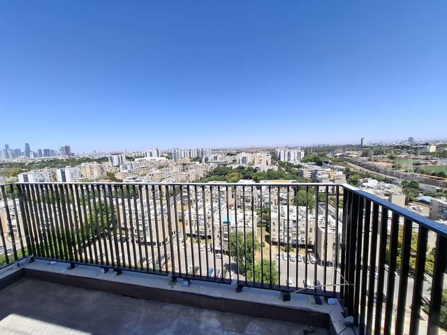מכללת תל אביב יפו, דקר