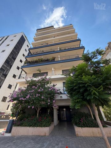 חצור 18