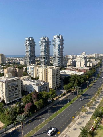 ניסים אלוני 