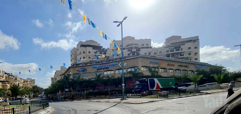חנויות/ שטח מסחרי, אלעד