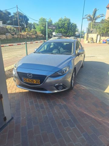 מודעת רכב מאזדה 3