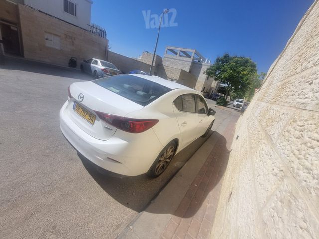 מודעת רכב מאזדה 3