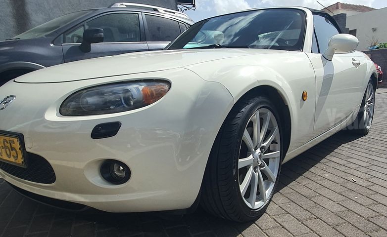 מודעת רכב מאזדה MX-5