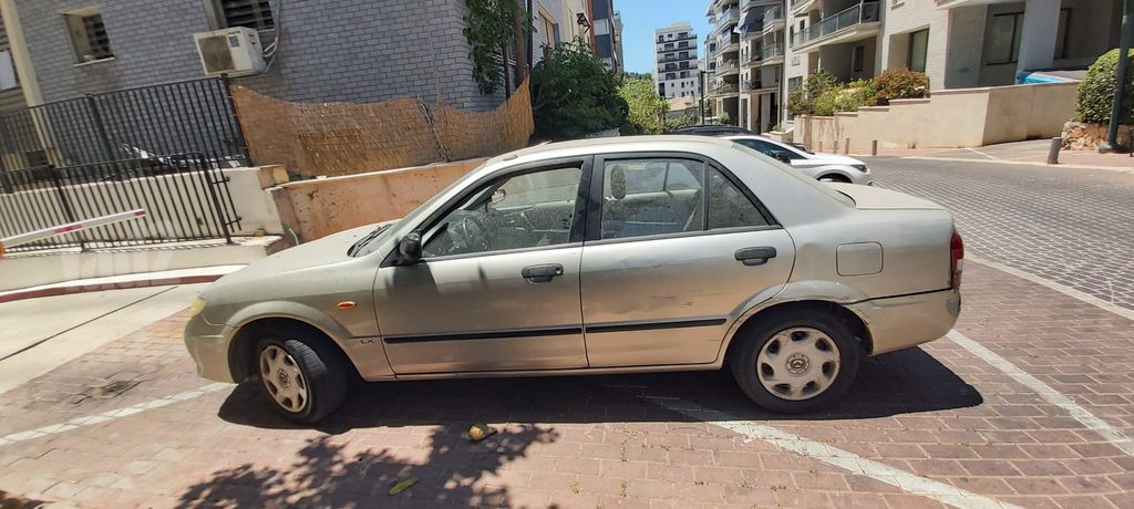 מודעת רכב מאזדה 323