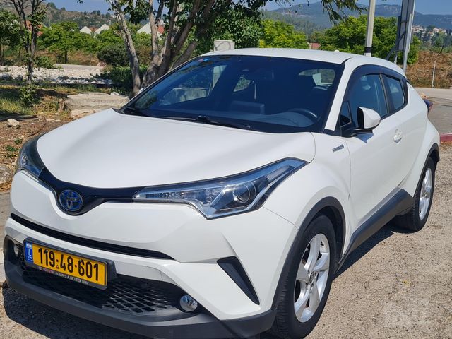 מודעת רכב טויוטה C-HR