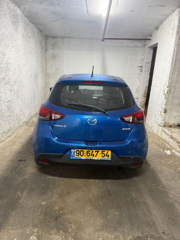 מודעת רכב מאזדה 2