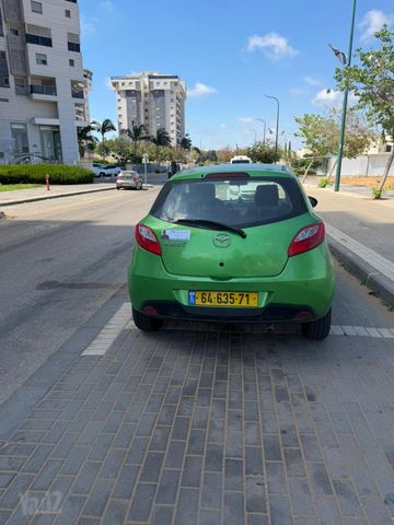 מודעת רכב מאזדה 2