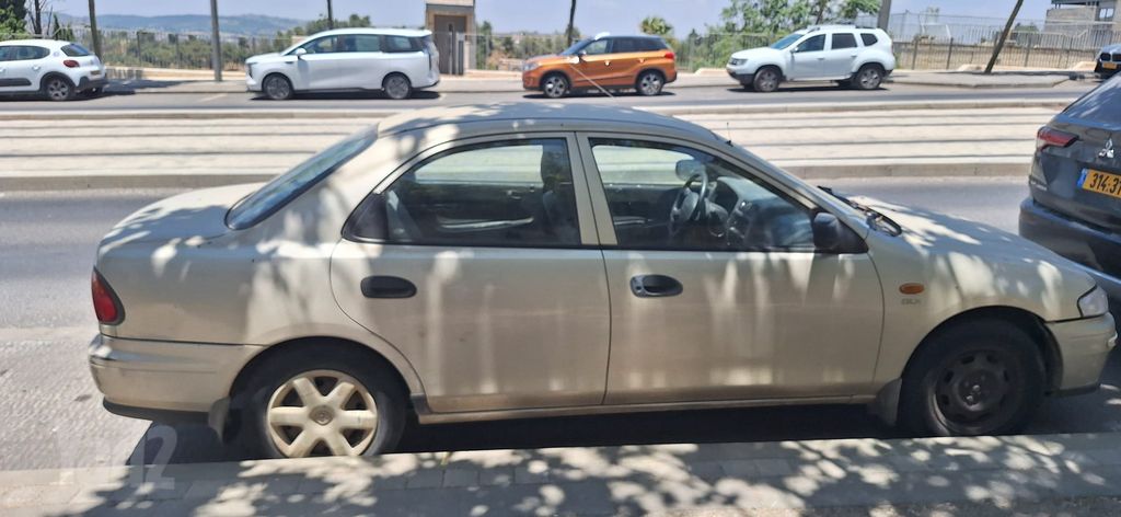 מודעת רכב מאזדה 323