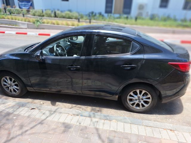 מודעת רכב מאזדה 2