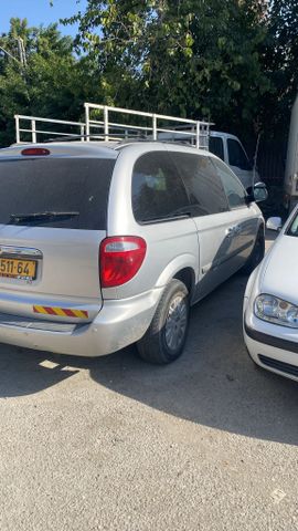 מודעת רכב קרייזלר וויאג'ר