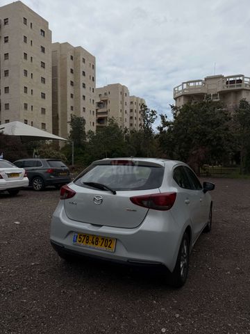 מודעת רכב מאזדה 2