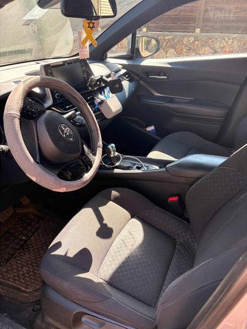 מודעת רכב טויוטה C-HR