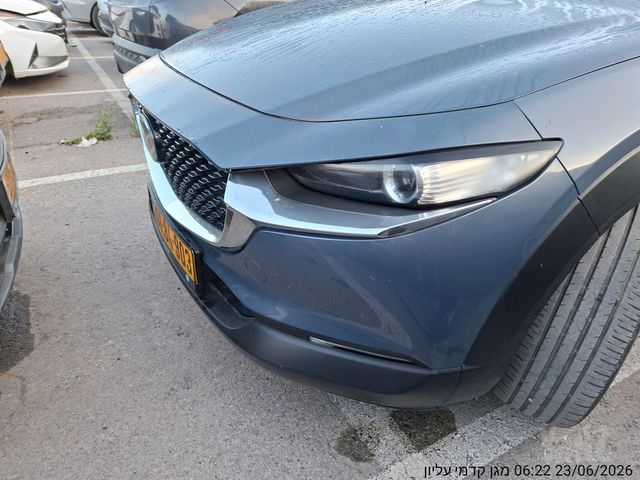 מודעת רכב מאזדה CX-30