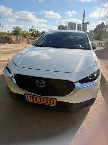 מודעת רכב מאזדה CX-30