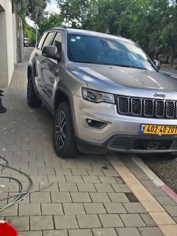 מודעת רכב ג'יפ גרנד צ'ירוקי