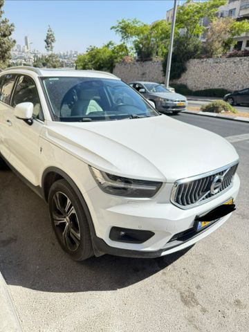 מודעת רכב וולוו XC40