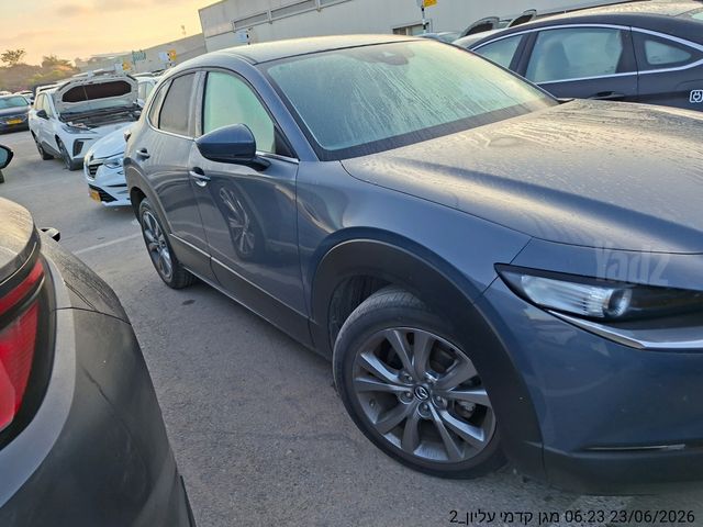 מודעת רכב מאזדה CX-30