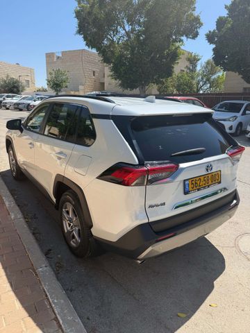 מודעת רכב טויוטה RAV4