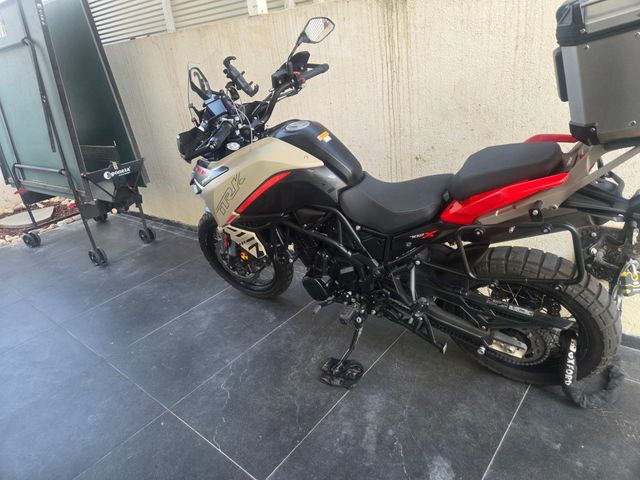 מודעת רכב בנלי TRK702X