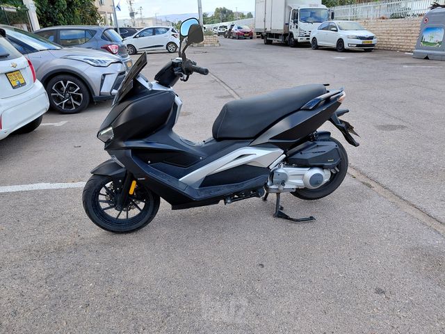 מודעת רכב לונגיה VMAX 300