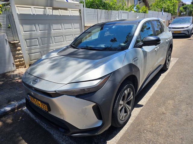 מודעת רכב טויוטה bZ4X