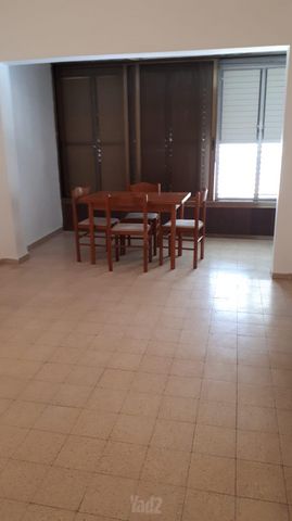 כנפי נשרים 19
