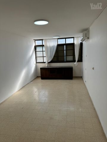 החרוב 216