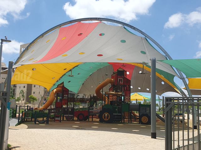 עזריאל 17