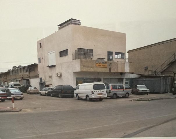 חרושת 18