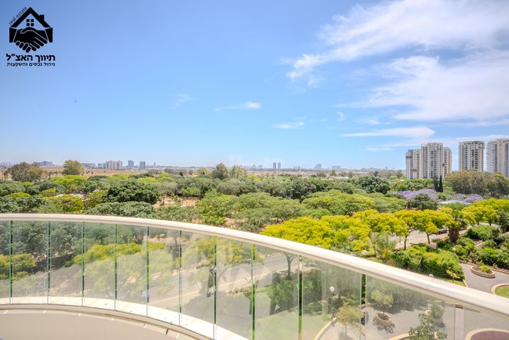 Tel Aviv-Yafo, Israel 13