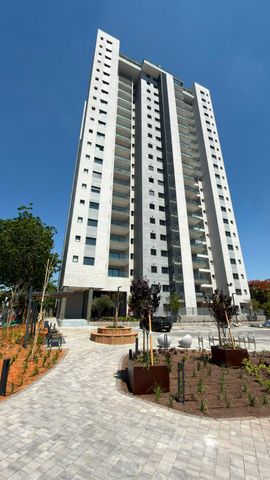 שדרות מנחם בגין 28