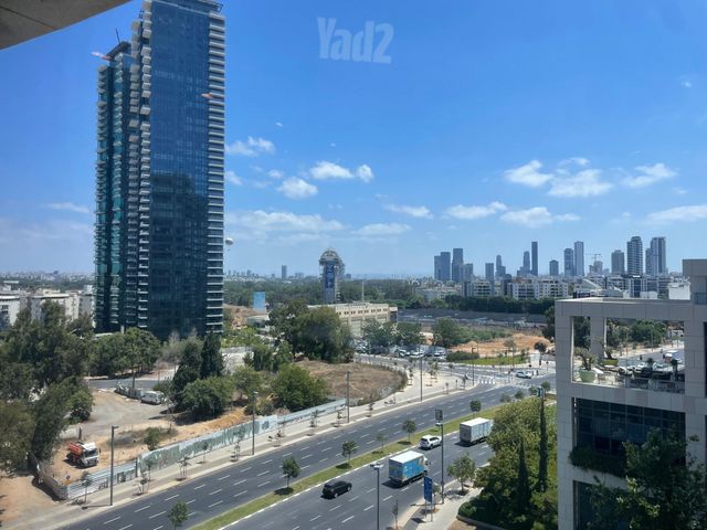 ניסים אלוני 21