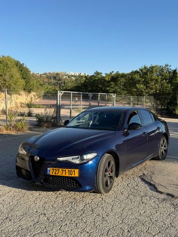 מודעת רכב אלפא רומיאו ג'וליה