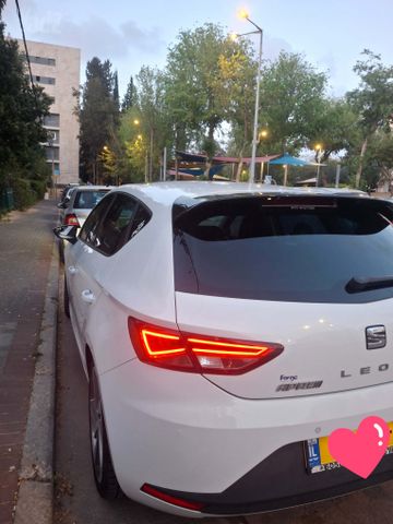 מודעת רכב סיאט לאון
