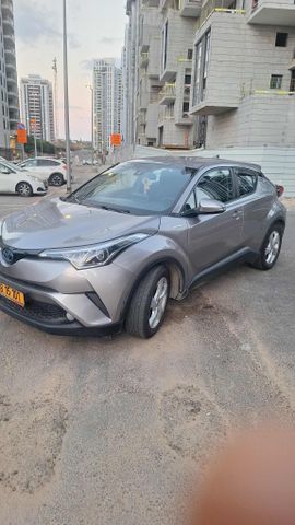 מודעת רכב טויוטה C-HR