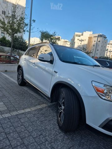מודעת רכב מיצובישי ASX
